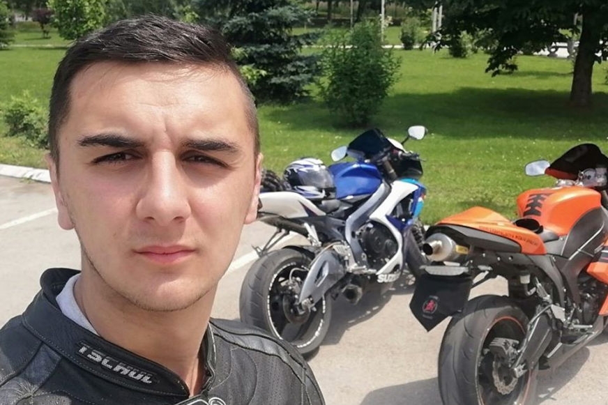 DETALJI TEŠKE NESREĆE KOD STANARA Mladić na motoru prešao u suprotnu traku i poginuo U BLIZINI KUĆE