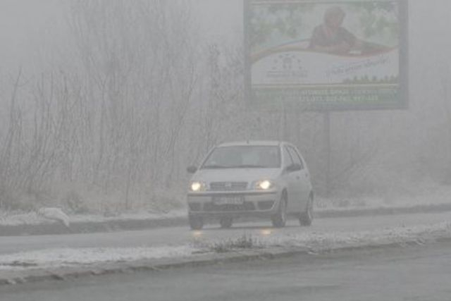 PUTEVI: Oprezno zbog ugaženog snijega na kolovozu u višim krajevima