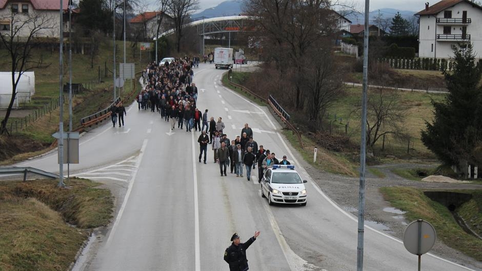 ZAVIDOVIĆI: Radnici Krivaje Mobel opet na ulici