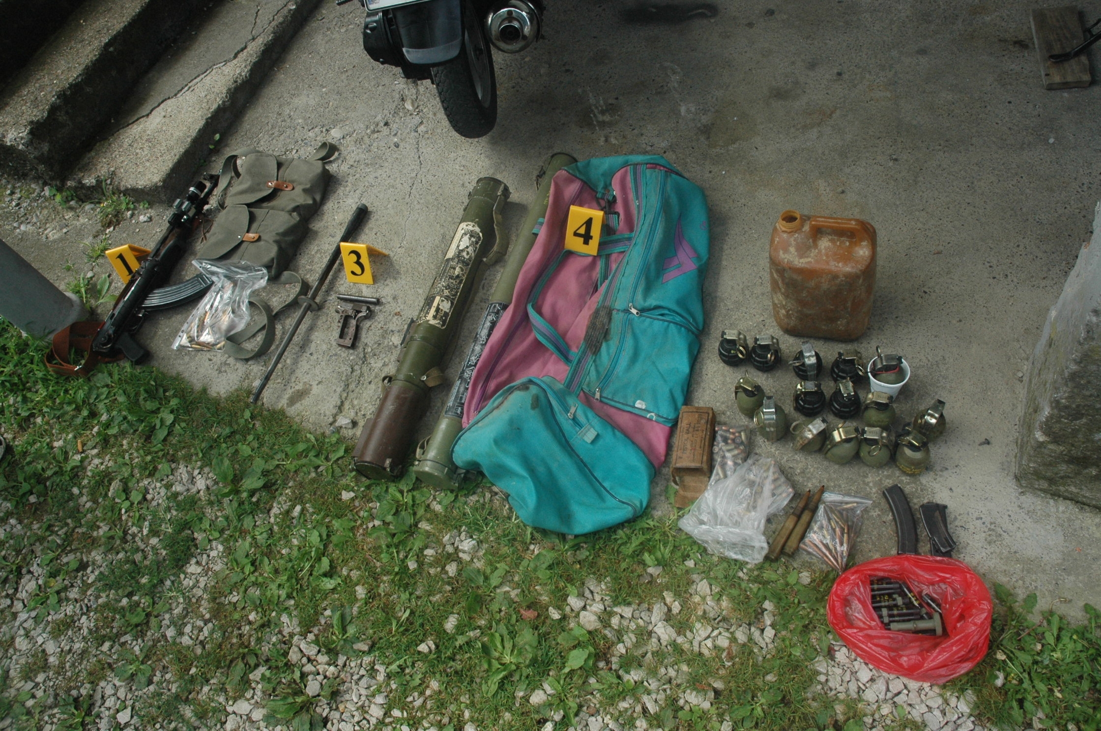 DOBOJ: Pronađena opojna  droga, oružje i minsko-eksplozivna sredstva