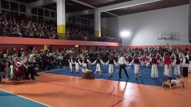 DOBOJ: Održan humanitarni koncert “Pjesma i igra iz bloka”