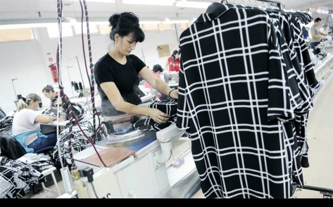 Privredi i građanima na leđima 367 nameta