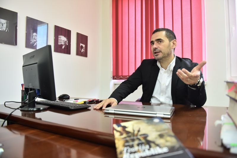 Aleksandar Savanović: Anti-Zapadna histerija