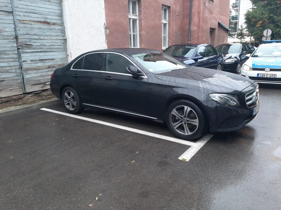 DOBOJ: Oduzet „Mercedes”, vozio bez dozvole i dužan 60.812,80 КM za kazne