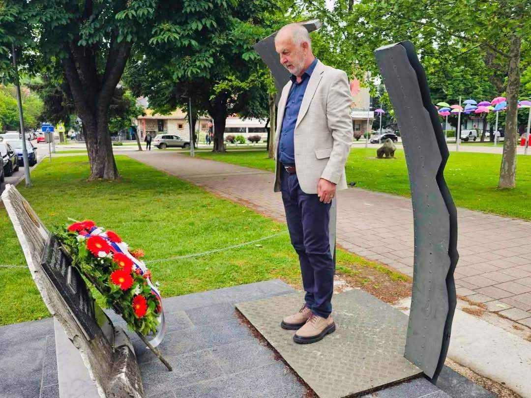 DOBOJ: Položen vijenac na spomenik poginulim portugalskim vojnicima