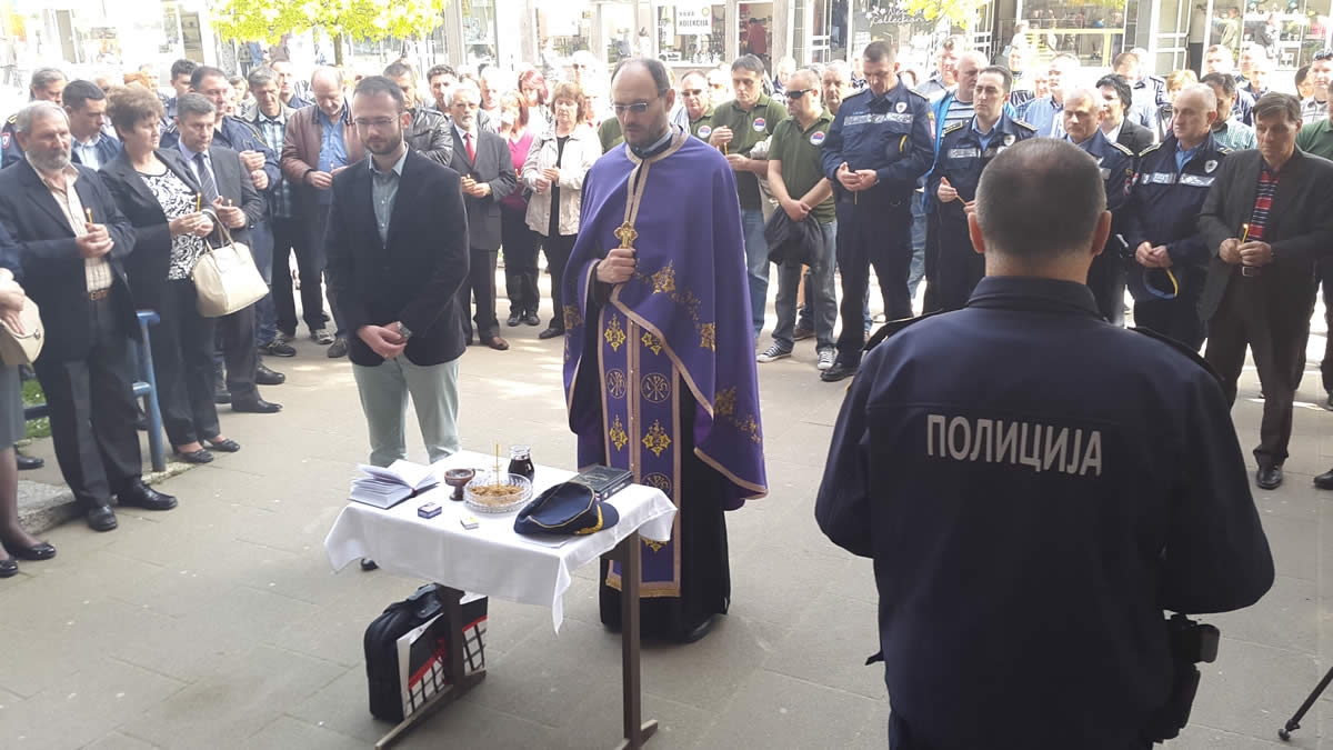 DOBOJ: Odata počast poginulim saborcima (FOTO)