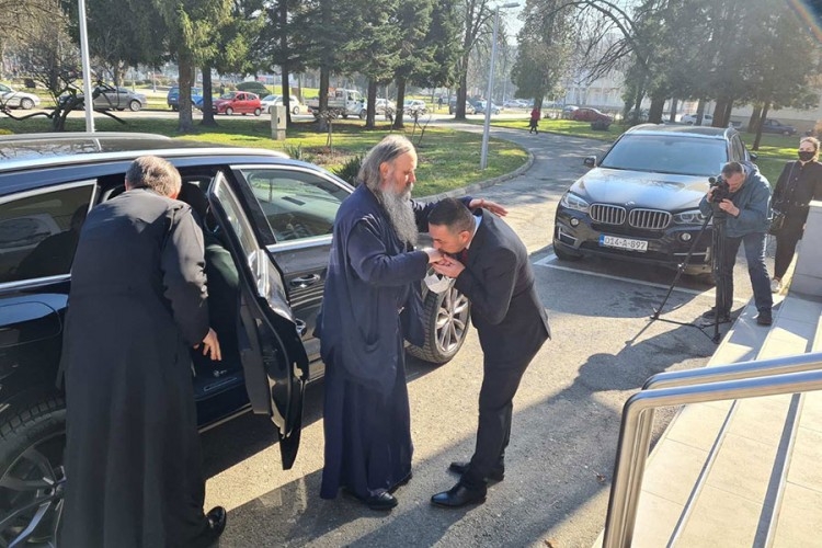 DOBOJ: Episkop Fotije posjetio Gradsku upravu, Bare će dobiti hram