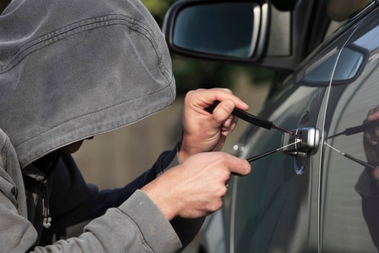 DOBOJ: Policija pronašla ukradena vozila