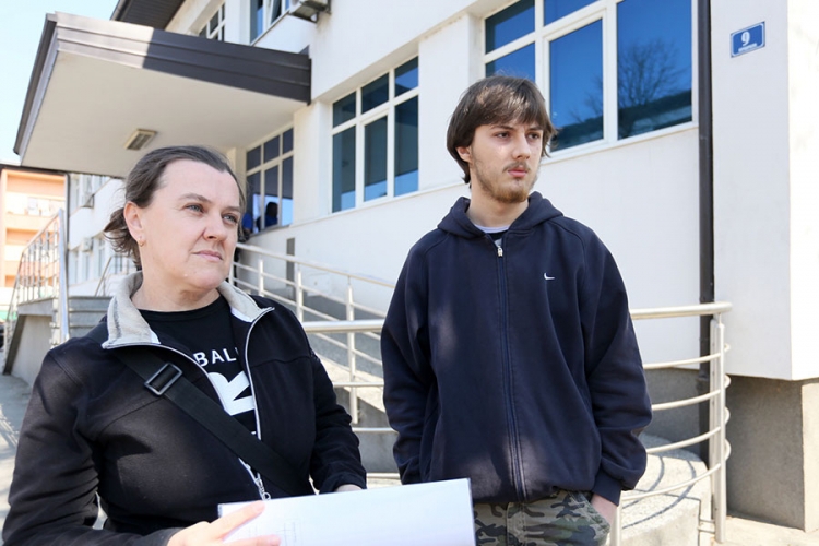 DOBOJ: Majka Bogdana Rakića ogorčena odlukom Okružnog suda u Doboju