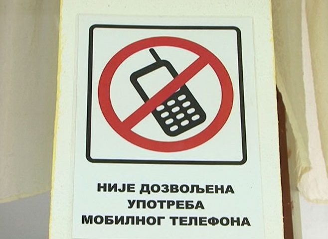 Predložena zabrana unošenja mobilnih telefona u škole u Republici Srpskoj