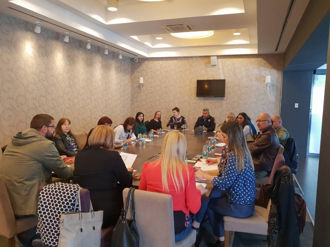 DOBOJ: Održan okrugli sto „Međusektorska saradnja i koordinisano djelovanje u lokalnim zajednicama“