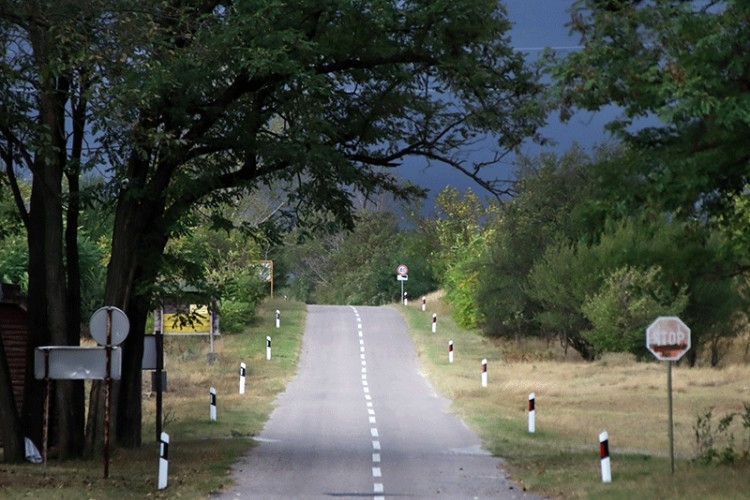 PUTEVI: Promjenljivi uslovi vožnje, odroni u usjecima