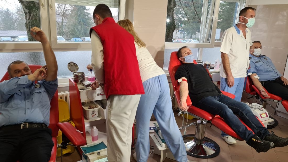 DOBOJ: U dvodnevnoj akciji davanja krvi oko 40 policajaca