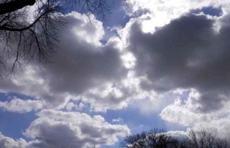 VRIJEME: Danas toplo, uz povremenu kišu