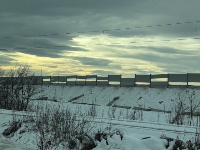 UNIŠTAVANJE BUKOBRANA NA AUTO-PUTU KOSTAJNICA – KLADARI: Diletantizam ili neodgovornost? (FOTO)