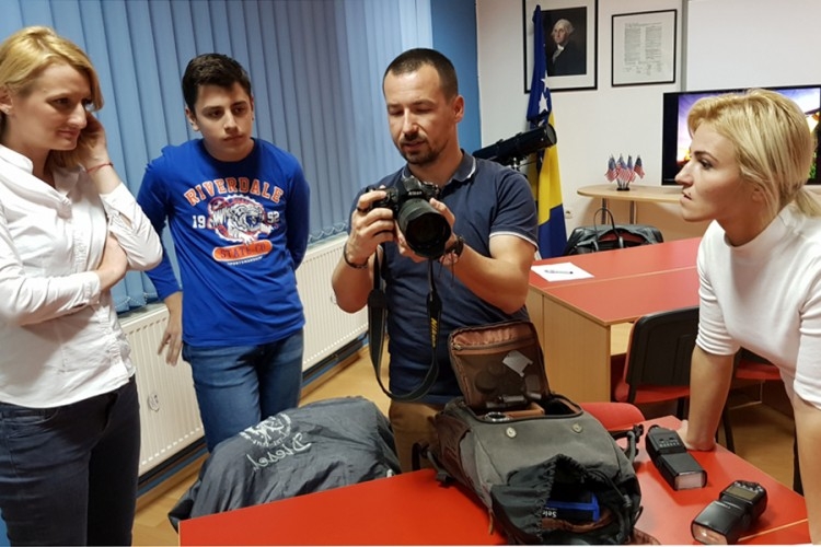 DOBOJ: Počela dvomjesečna škola fotografije