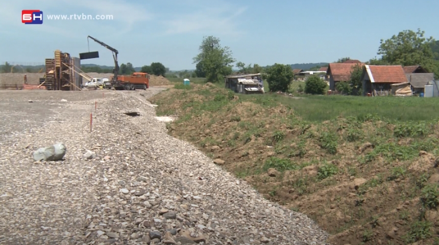 DOBOJ: Bespravno oduzeto zemljište zbog auto-puta (VIDEO)