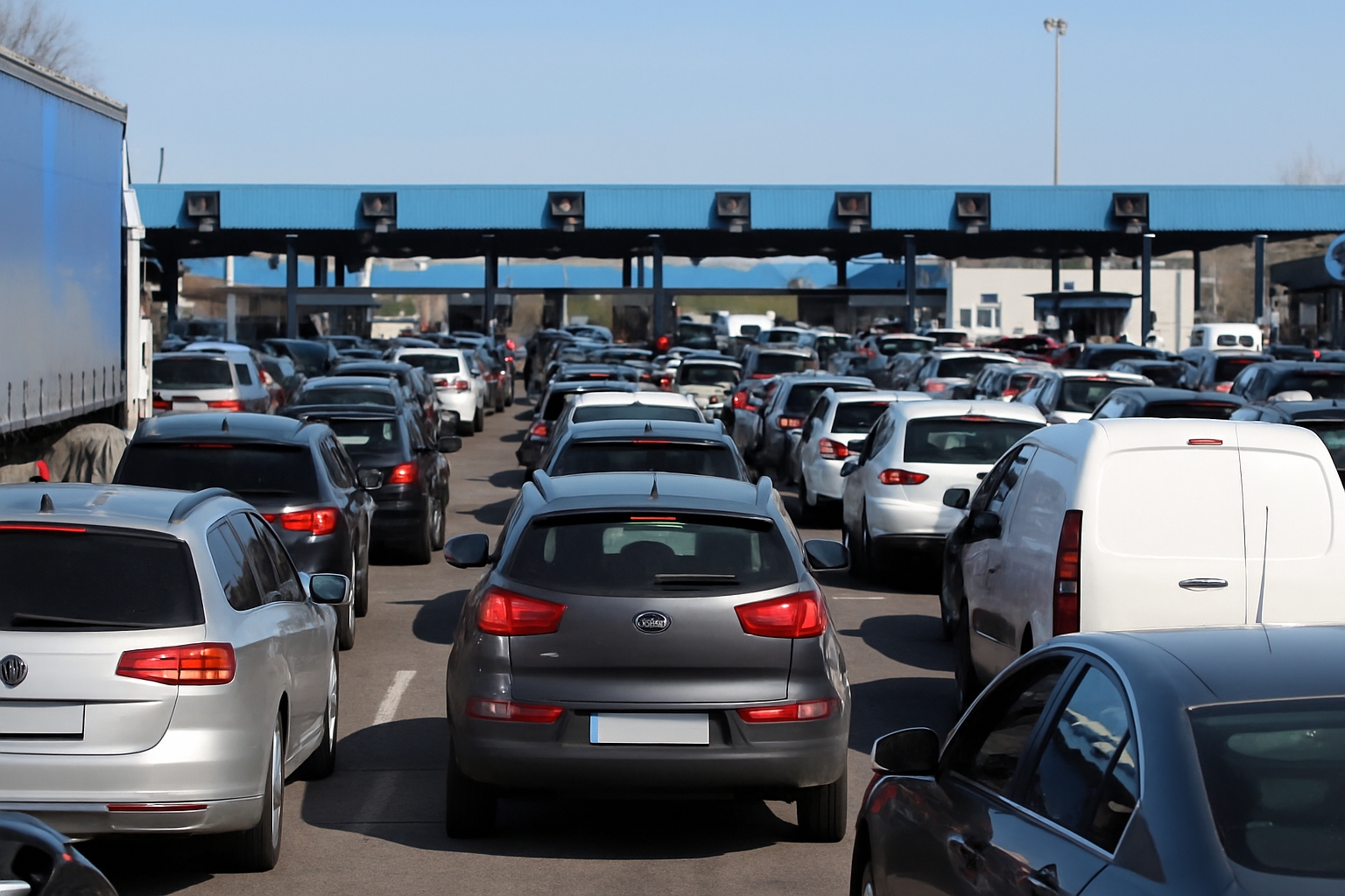 GRANIČNI PRELAZI: Saobraćaj intenziviran prema hrvatskoj I srbiji