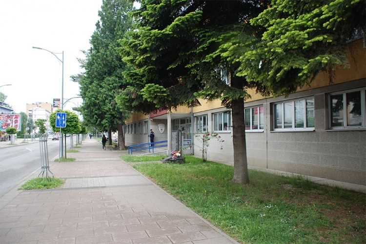 DOBOJ: Policajac s bratom napao kolegu u uniformi