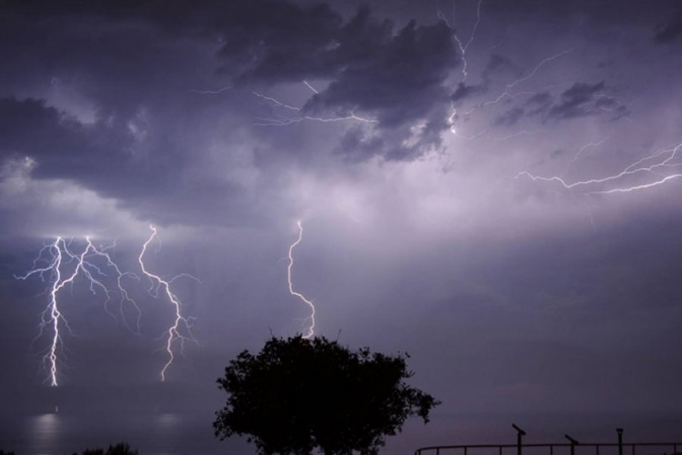 VRIJEME: Tokom dana oblačno, ponegdje slaba kiša