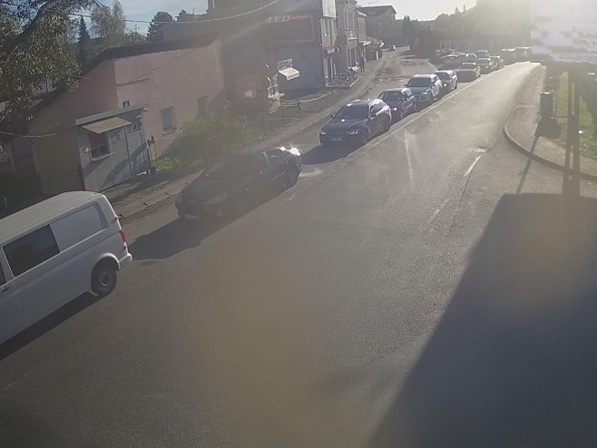 Kolone i gužve na graničnim prelazima Gradiška i Velika Kladuša