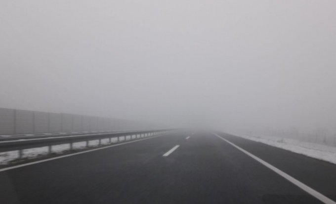 PUTEVI: Mokri kolovozi, magla na području Kneževa i Mrkonjić Grada