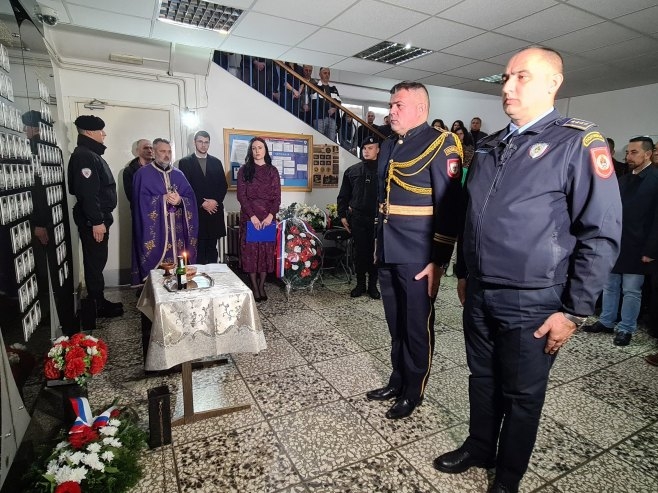 DOBOJ: Služen parastos za poginule policajce u proteklom ratu