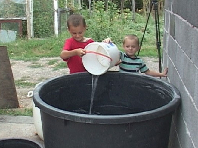 DOBOJ: Zbog seoskog vodovoda odnosi među mještanima na ivici incidenta (VIDEO)