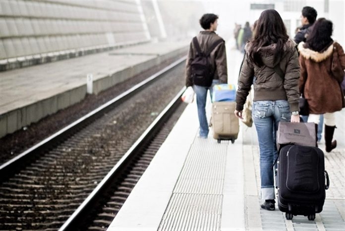 ALARMANTNO ISTRAŽIVANJE: Oko 60 posto ljudi želi da napusti BiH, njih 91 posto ne vjeruju svojoj državi