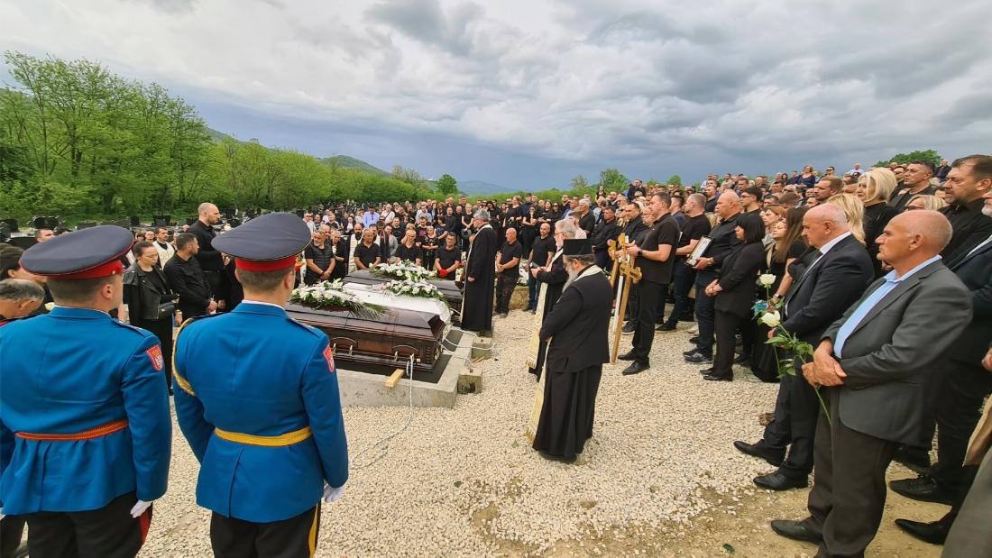 DOBOJ: Porodica Todorović ispraćena na vječni počinak