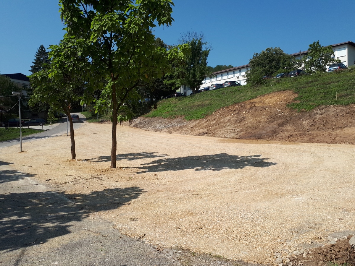DOBOJ: Novi parking u krugu JZU Bolnica"Sveti apostol Luka"