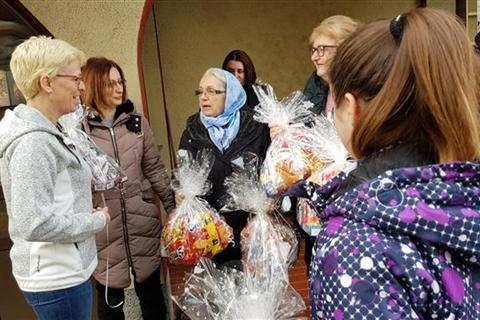 DOBOJ: Korisnicima "Prijateljske kuće" uručeni paketići