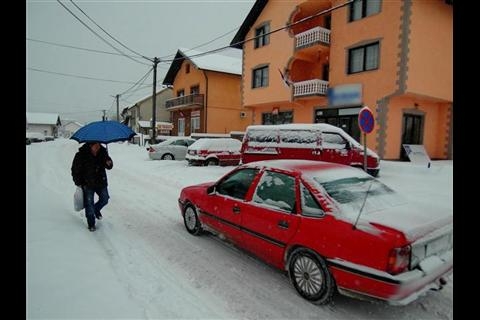 PETROVO: Otežan saobraćaj na svim putevima u opštini