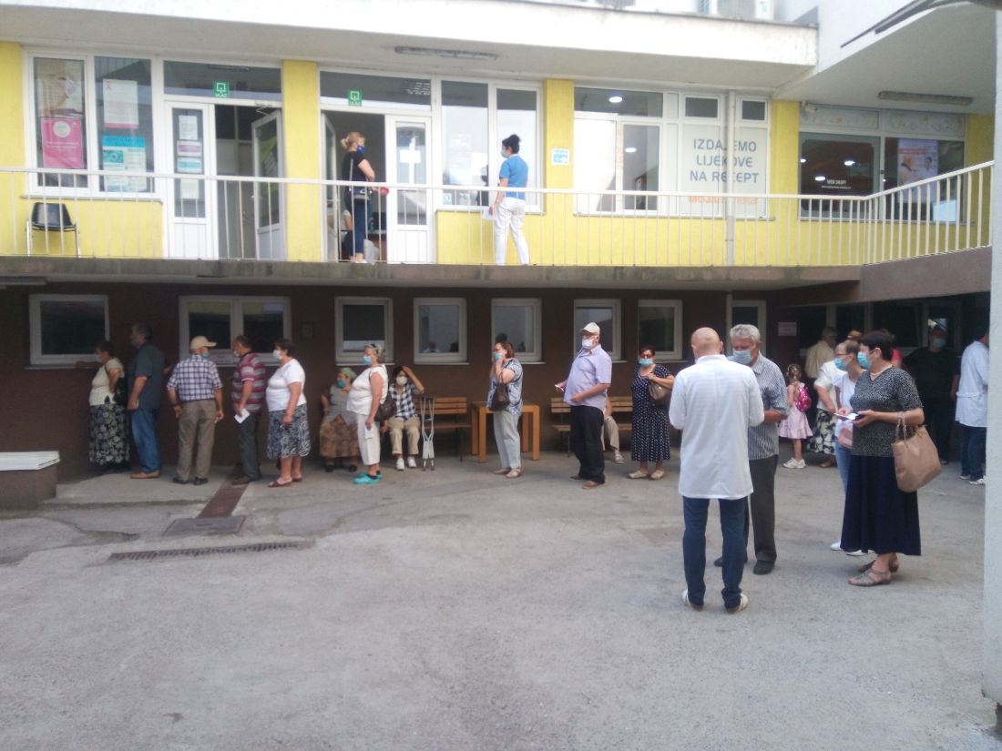 MASOVNA REVAKCINACIJA NA KOVID U DOBOJU: Veliki odziv i savršena organizacija