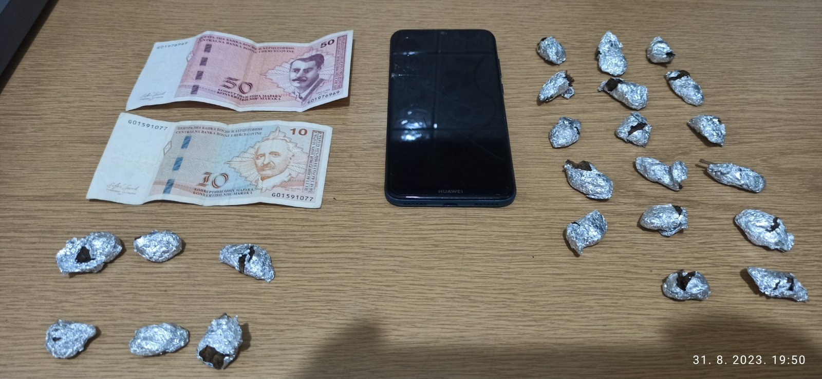 DOBOJ: Pronađeno 23 paketića opojne droge tokom pretresa. Lice M.T. uhapšeno.