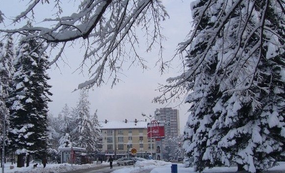 VRIJEME: Danas prohladno, slab snijeg na istoku