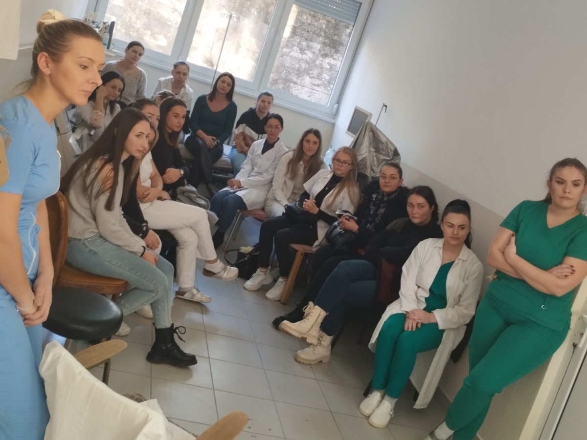 DOBOJ: Kontinuirana edukacija medicinskih tehničara u JZU Bolnica "Sveti apostol Luka"