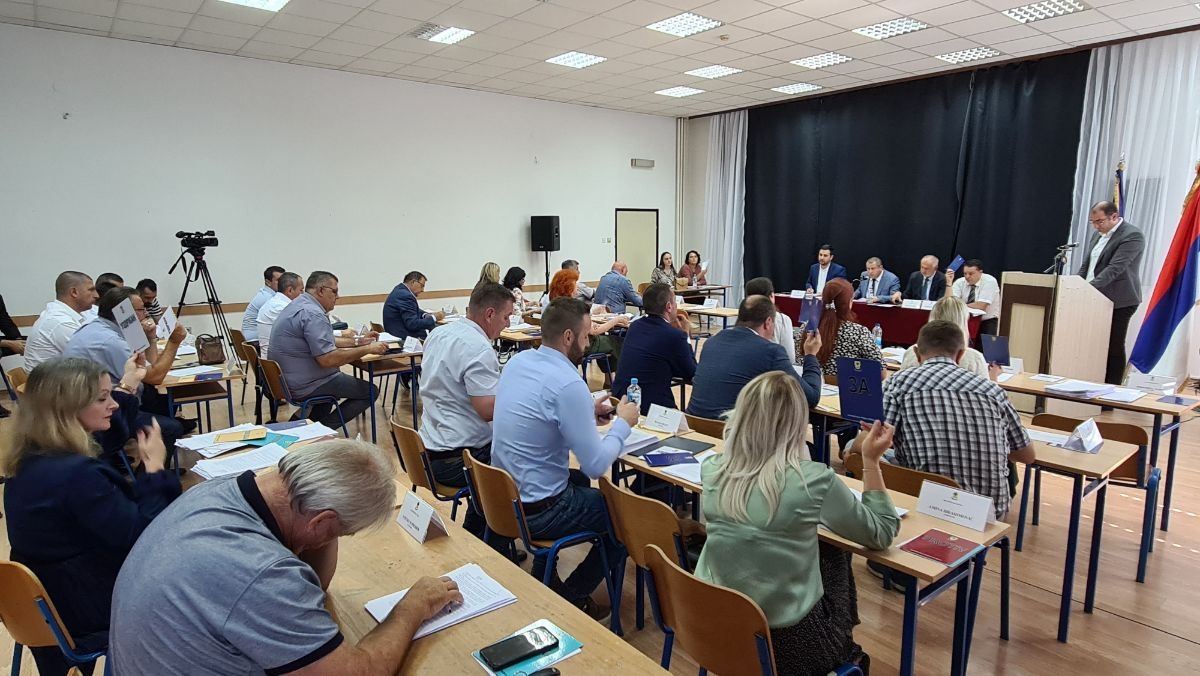 DOBOJ: Povećali budžet grada na 82 miliona, a grad smrdi?