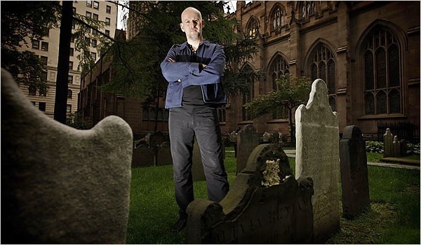 SAJMON KRIČLI, KNJIGA MRTVIH FILOZOFA Umreti smejući se