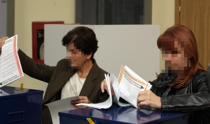 DA LI ĆE KORONA UTICATI I NA IZBORE Ograničenje broja posmatrača vodi ka KRAĐI GLASOVA