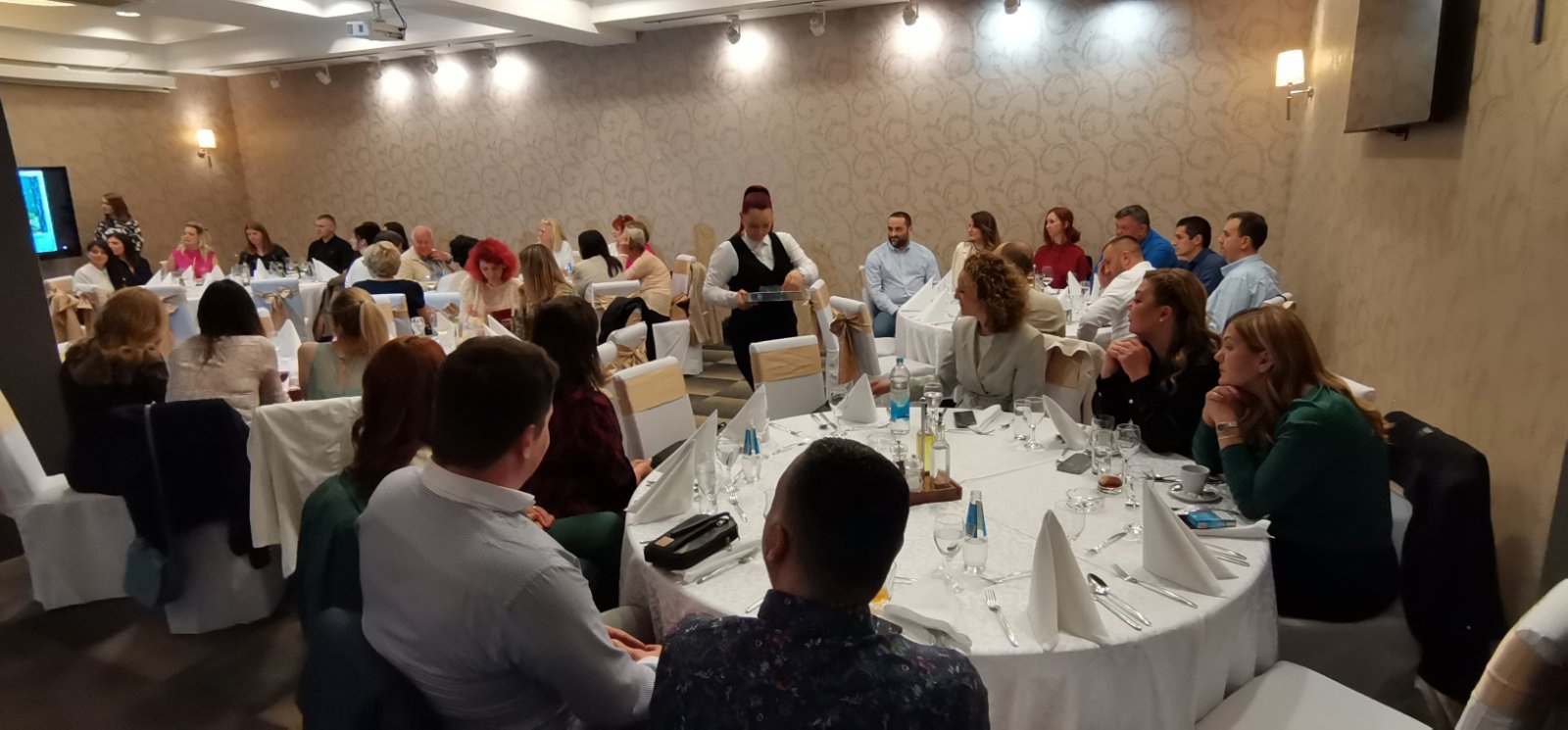 DOBOJ: Organizovano okupljanje bivših gimnazijalaca