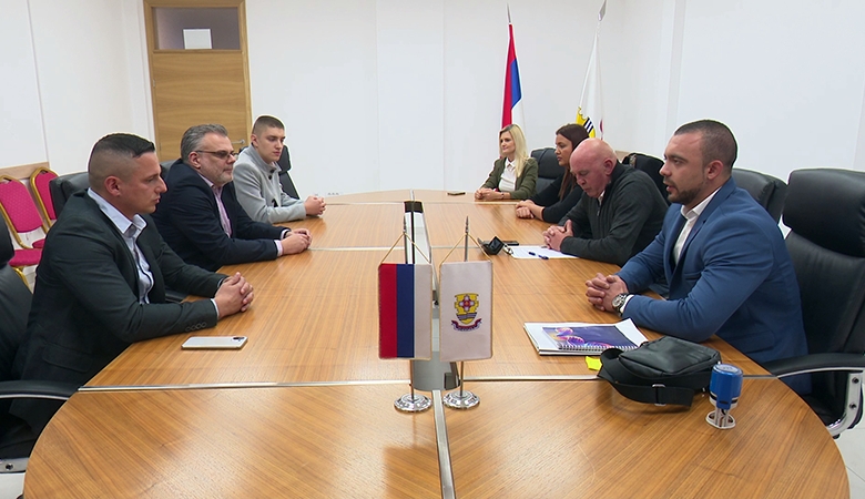 DOBOJ: Potpisani ugovori o finansiranju dva najbolja startap projekta mladih preduzetnika (VIDEO)