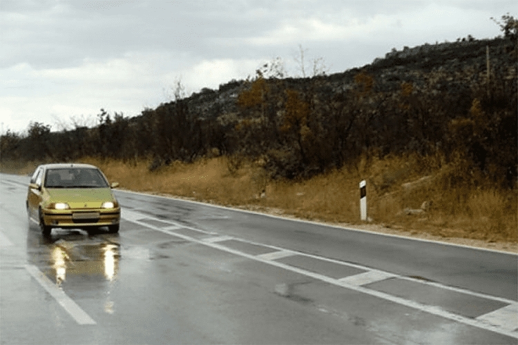 PUTEVI: Vlažni kolovozi, poledica u planinskim predjelima