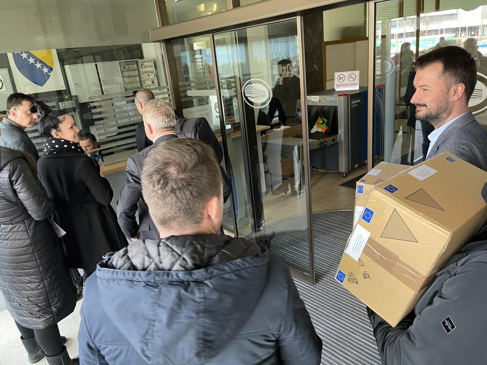 Ostalo još 45 dana za izbornu reformu: Koalicija „Pod lupom“ predala u Parlament BiH 92.000 potpisa građana za uvođenje novih tehnologija u izborni proces