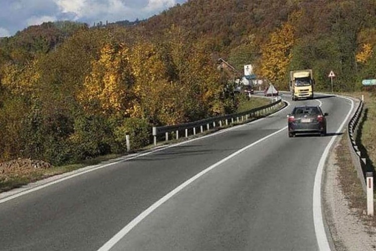 PUTEVI: Kolovozi suvi, povoljni uslovi za vožnju