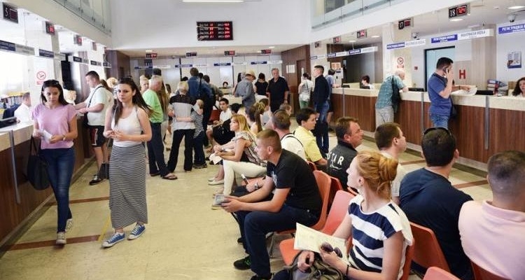 OPET ZAPELO: Nastavlja se čekanje u redovima radi jednog papira!