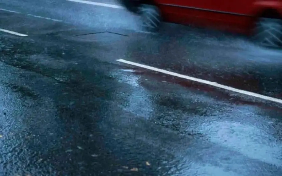 PUTEVI: Oprez - klizavi kolovozi