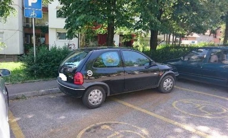 DOBOJ: Zbog nepropisnog parkiranja i zaustavljanja sankcionisana 363 učesnika u saobraćaju