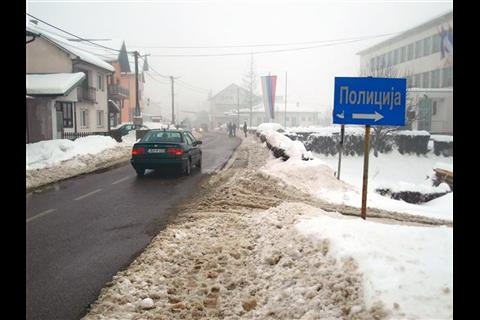 PETROVO: Magla i poledica otežavaju saobraćanje