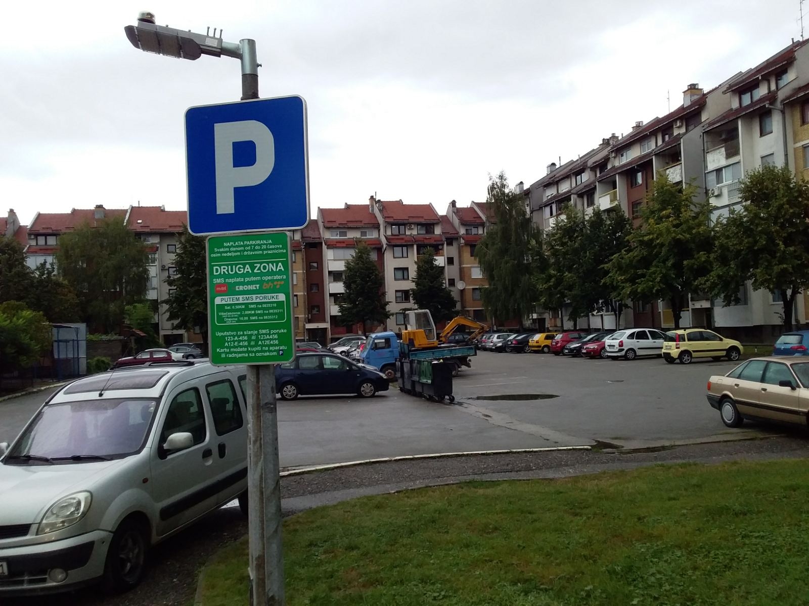 TRAGOM VIJESTI OD MJEŠTANA NASELJA PIJESKOVI: Prestala "pješčana oluja" a došla naplata parkinga (FOTO)